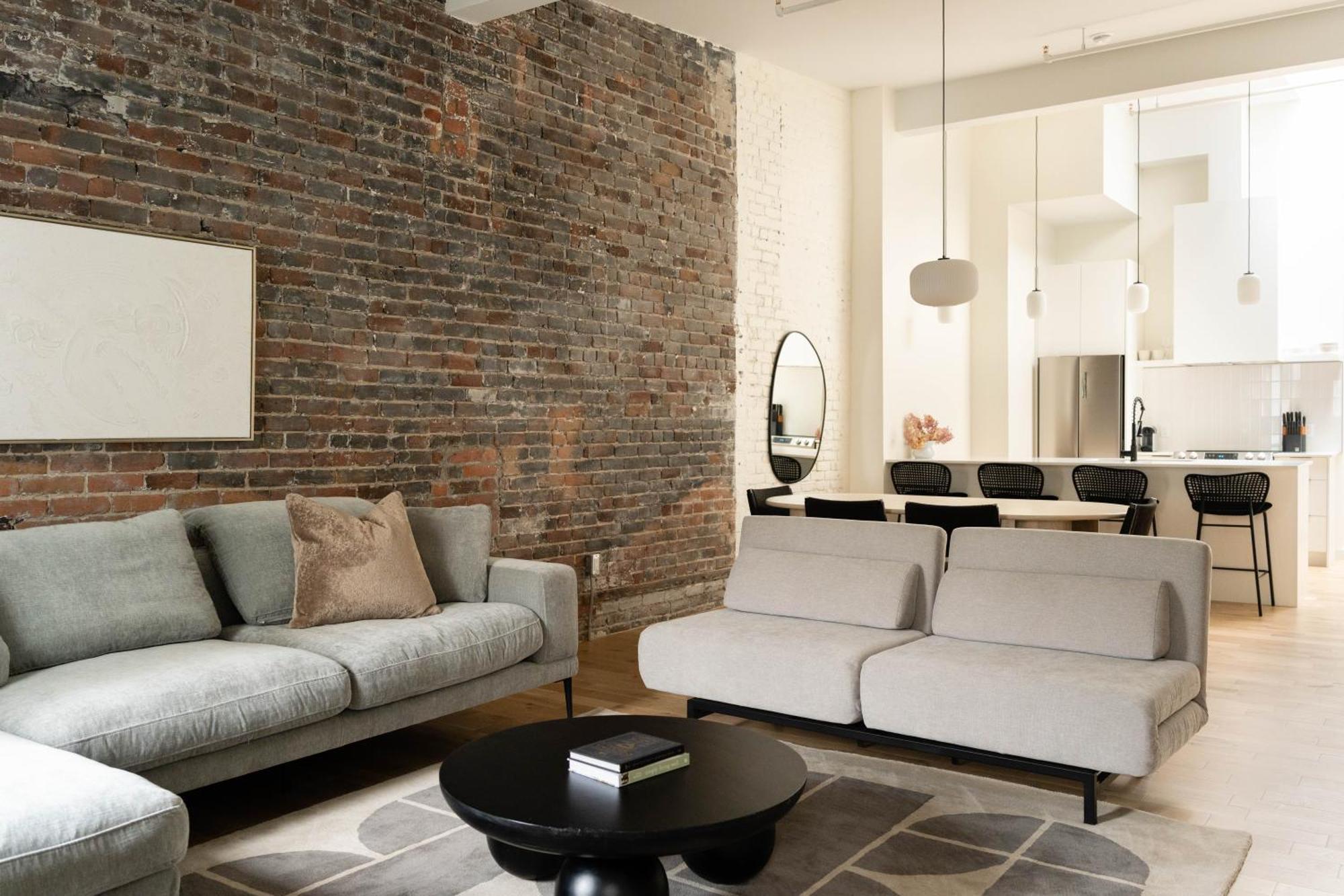 Maison Place Jacques-Cartier By Luxury In Transit Монреаль Экстерьер фото